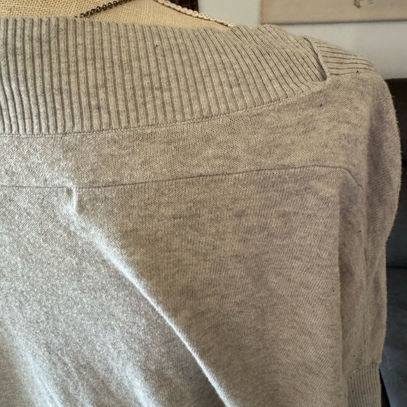 CAbi Women's Dolman Light Gray Top- Small - Picture 6 of 8